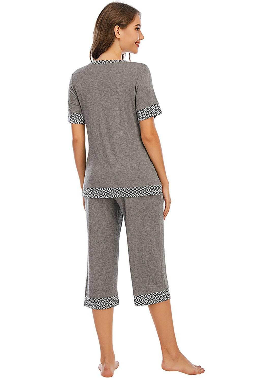 Elegant Lounge Set with Short Sleeve Top and Capri PantsElegant Lounge Set with Short Sleeve Top and Capri Pants
 Indulge in relaxation without compromising on style. Elevate your loungewear game with our Elegant Lounge SLove Salve Elegant Lounge Setlounge