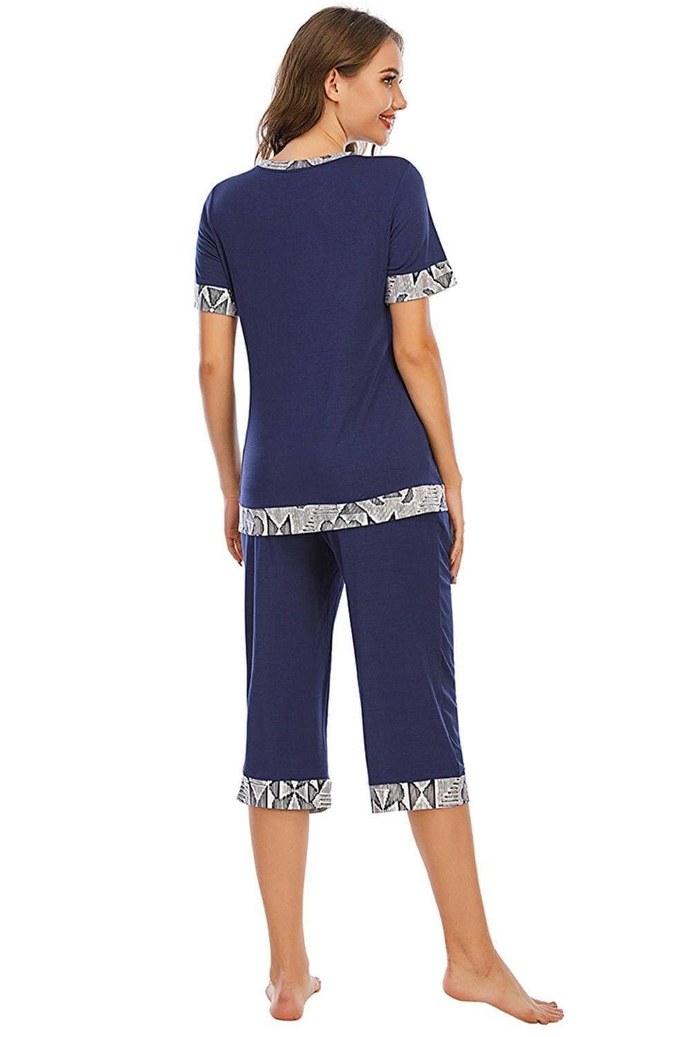 Elegant Lounge Set with Short Sleeve Top and Capri PantsElegant Lounge Set with Short Sleeve Top and Capri Pants
 Indulge in relaxation without compromising on style. Elevate your loungewear game with our Elegant Lounge SLove Salve Elegant Lounge Setlounge