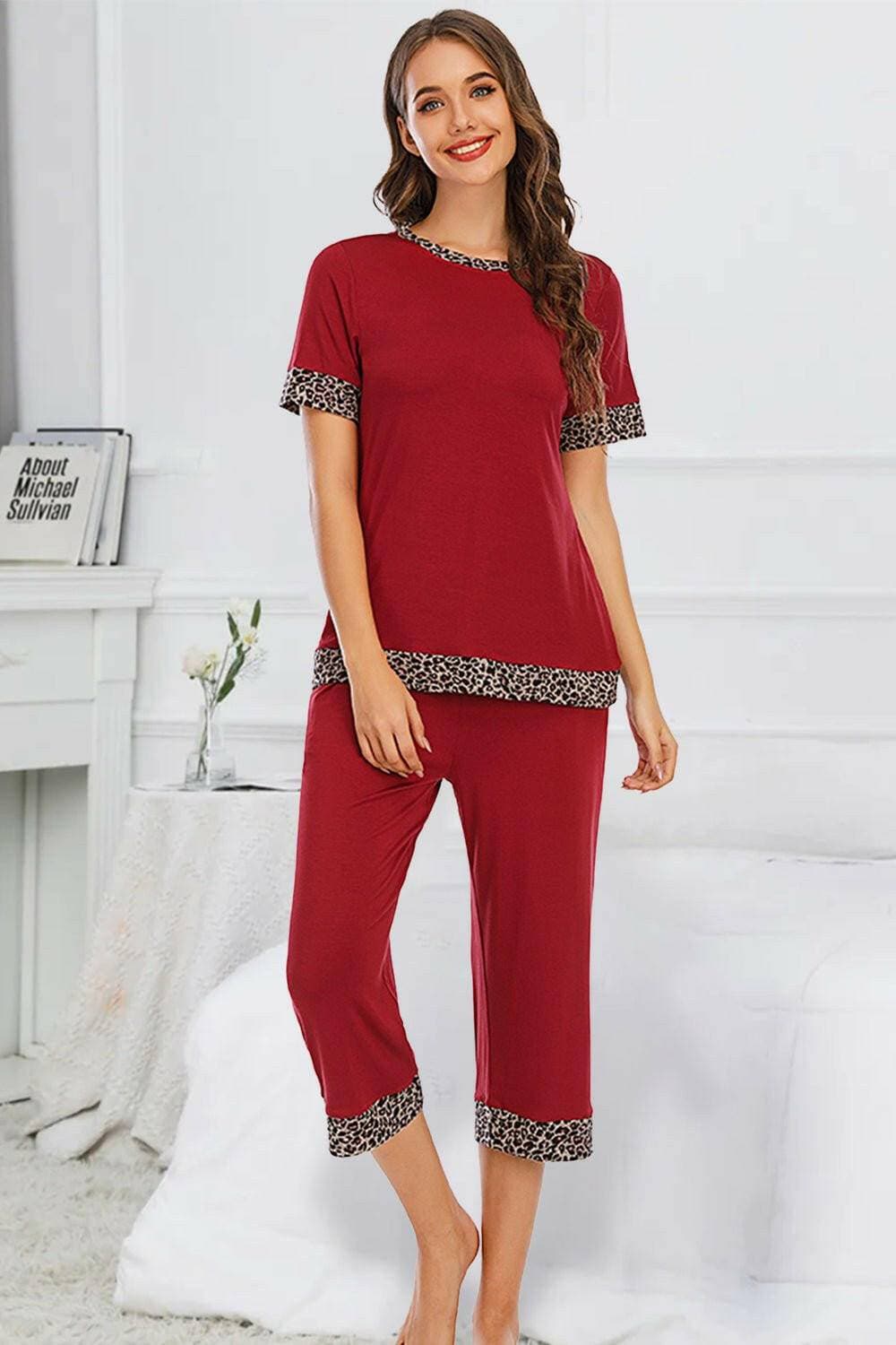 Elegant Lounge Set with Short Sleeve Top and Capri PantsElegant Lounge Set with Short Sleeve Top and Capri Pants
 Indulge in relaxation without compromising on style. Elevate your loungewear game with our Elegant Lounge SLove Salve Elegant Lounge Setlounge