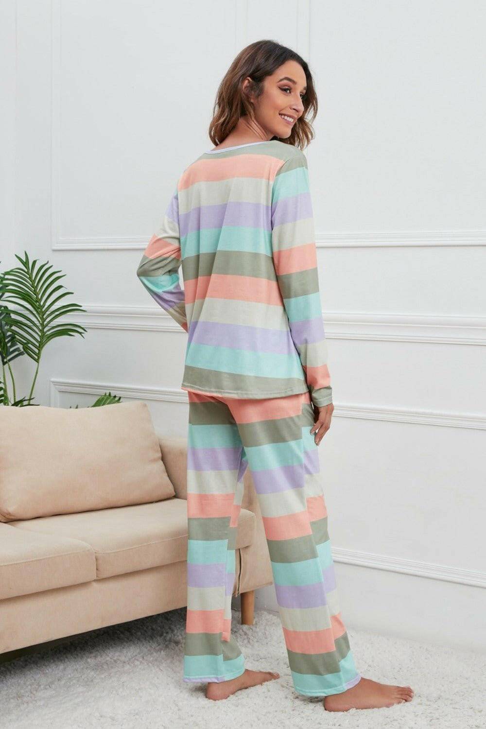 Cozy Striped Lounge Set with Adjustable Drawstring Waist and Round NecExperience Unmatched Comfort and Style
 
 
Customized Fit: Adjust the drawstring waist for personalized comfort
 
Soft and Luxurious: Crafted from a premium blend ofLove Salve Cozy Striped Lounge Setlounge