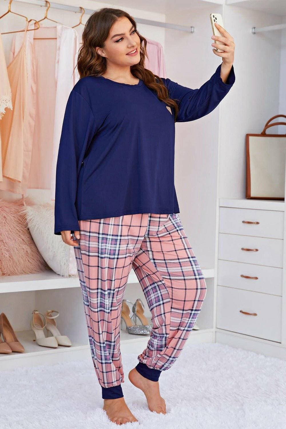 Heartfelt Comfort Plus Size Lounge Set with Joggers for WomenExperience Luxurious Comfort with our Heartfelt Comfort Plus Size Lounge Set
 
 Indulge in the perfect blend of style and coziness with our Heartfelt Comfort Plus SiLove Salve Size Lounge Setlounge