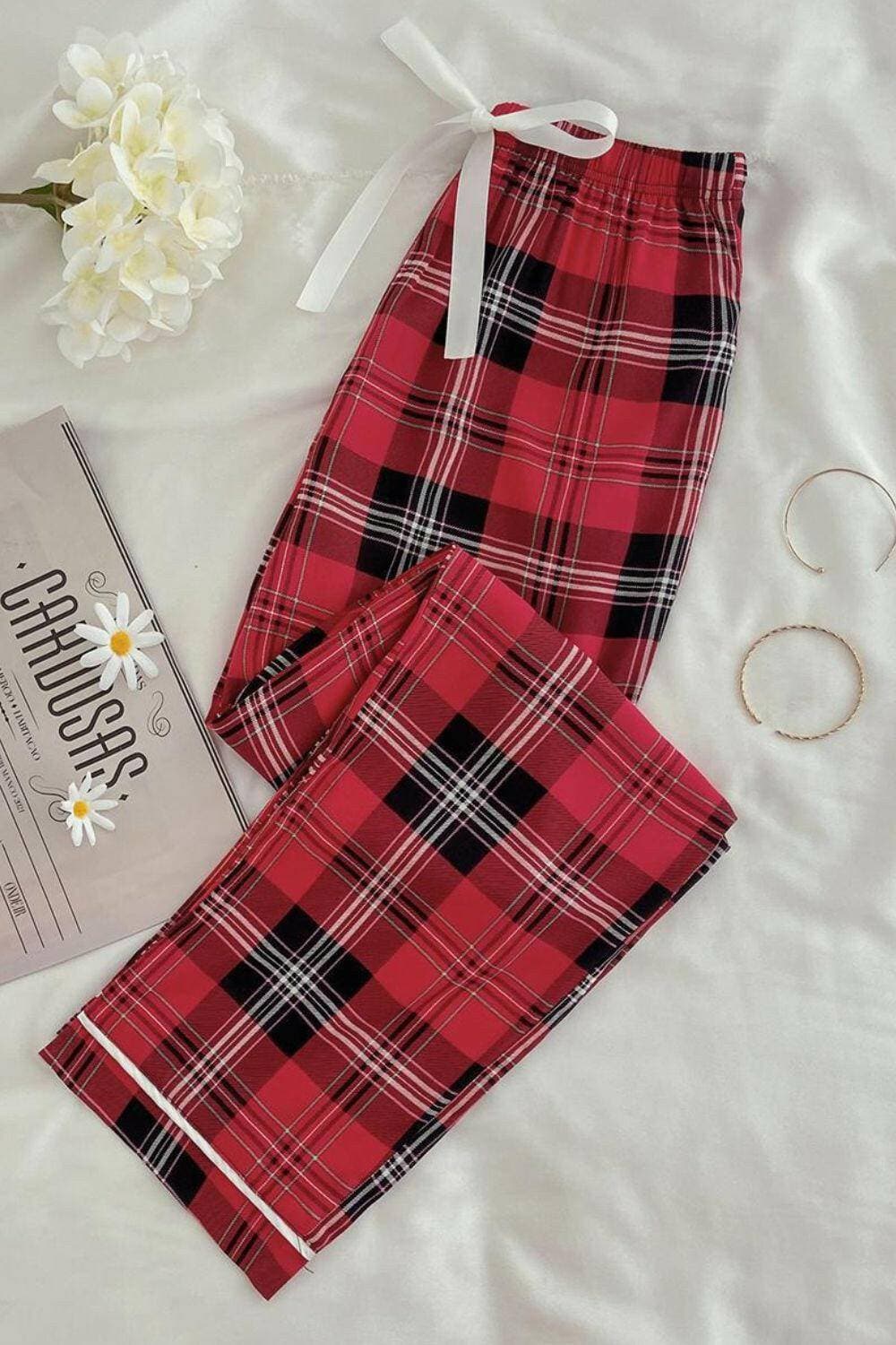 Cozy Plaid Lounge Pants with Adjustable Tie WaistExperience Ultimate Comfort in Style
 
 
Pattern: Embrace the timeless appeal of classic plaid design
 
Style: Effortlessly chic and minimalist, perfect for loungingLove Salve Cozy Plaid Lounge Pantslounge