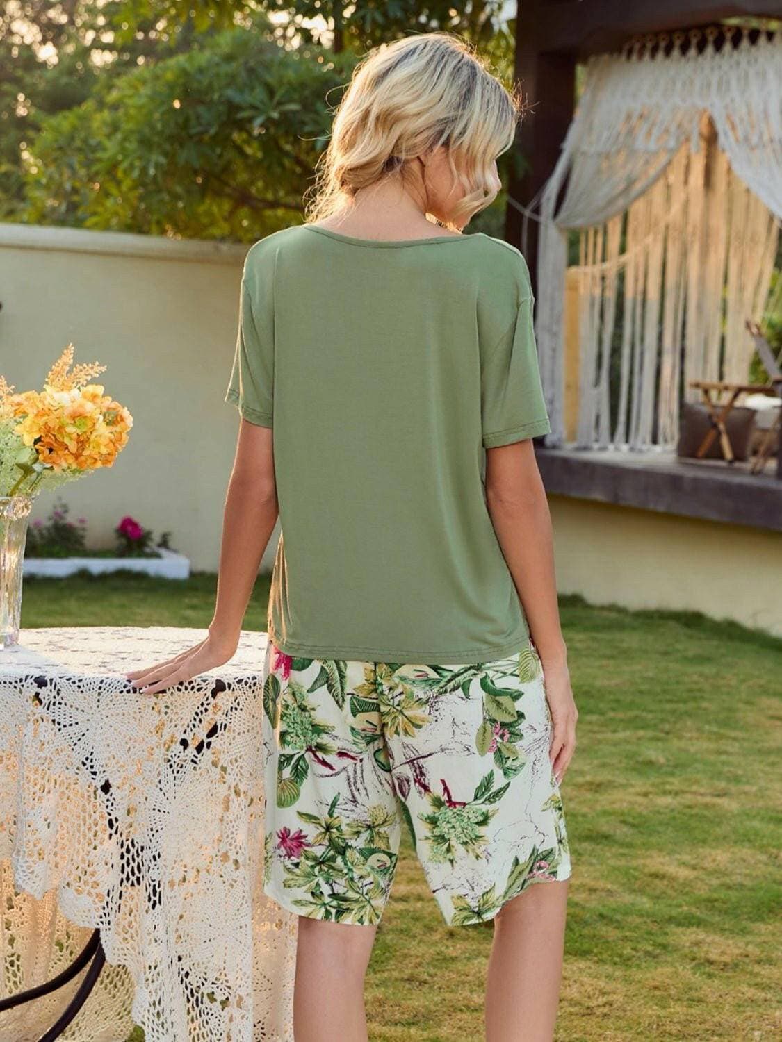 Cozy Printed Lounge Set with Matching Shorts - Short Sleeve RelaxationCozy Printed Lounge Set with Matching Shorts - Short Sleeve Relaxation
 Upgrade your loungewear collection with our Cozy Printed Lounge Set, combining chic design wiLove Salve Matching Shorts - Short Sleeve Relaxationlounge