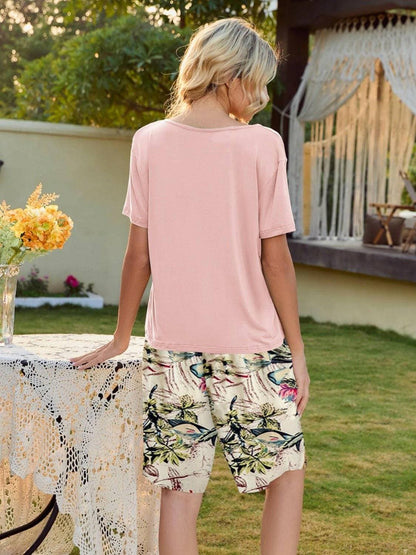 Cozy Printed Lounge Set with Matching Shorts - Short Sleeve RelaxationCozy Printed Lounge Set with Matching Shorts - Short Sleeve Relaxation
 Upgrade your loungewear collection with our Cozy Printed Lounge Set, combining chic design wiLove Salve Matching Shorts - Short Sleeve Relaxationlounge