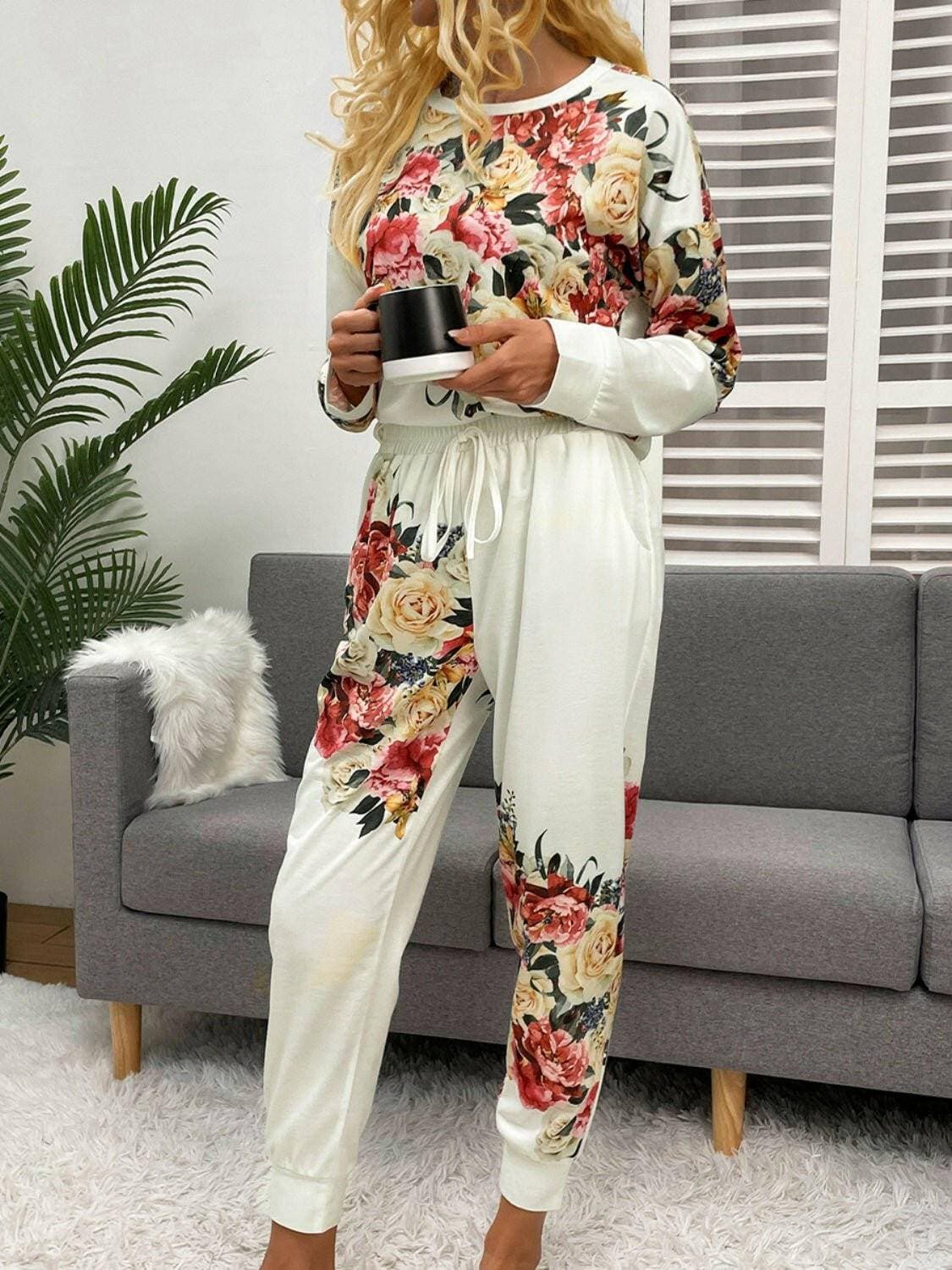 Cozy Printed Lounge Set with Round Neck Top and Pants - Fashionable LoCozy Printed Lounge Set with Round Neck Top and Pants - Fashionable Loungewear Ensemble
 Indulge in luxury comfort with our Cozy Printed Lounge Set featuring a roundLove Salve Cozy Printed Lounge Setlounge