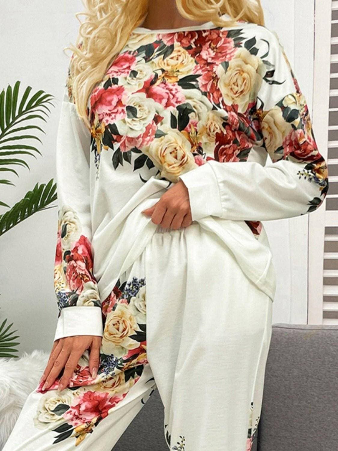 Cozy Printed Lounge Set with Round Neck Top and Pants - Fashionable LoCozy Printed Lounge Set with Round Neck Top and Pants - Fashionable Loungewear Ensemble
 Indulge in luxury comfort with our Cozy Printed Lounge Set featuring a roundLove Salve Cozy Printed Lounge Setlounge