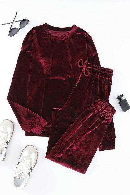 Snug Lounge SetSnug Lounge Set
 Experience the perfect blend of comfort and style with our Snug Lounge Set. Indulge in relaxation and sophistication with this chic two-piece ensembLove Salve Snug Lounge Setlounge