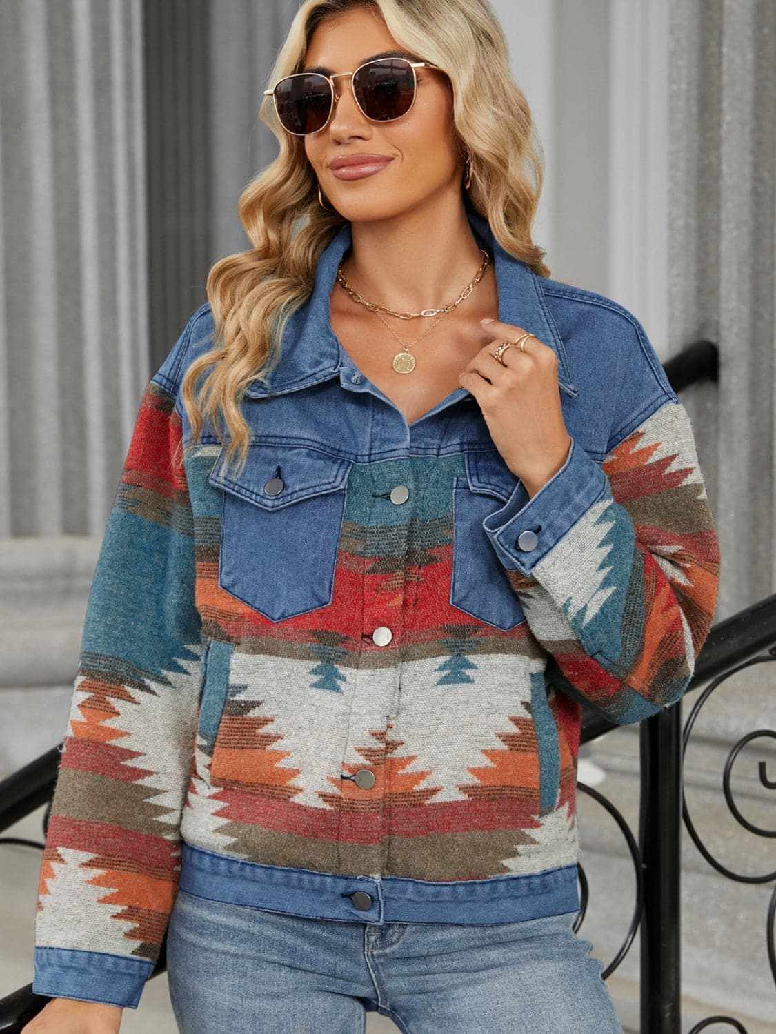 Chic denim jacket with pockets - Love Salve 