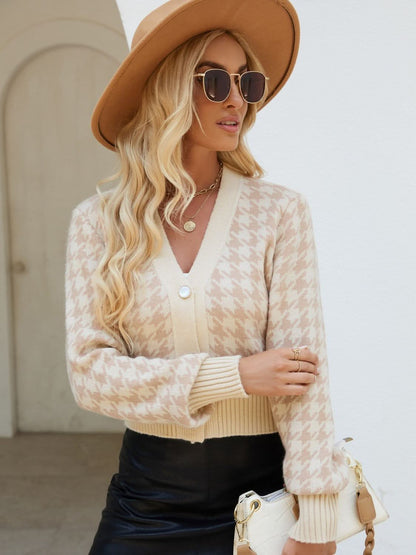 Chic houndstooth cardigan with buttons 