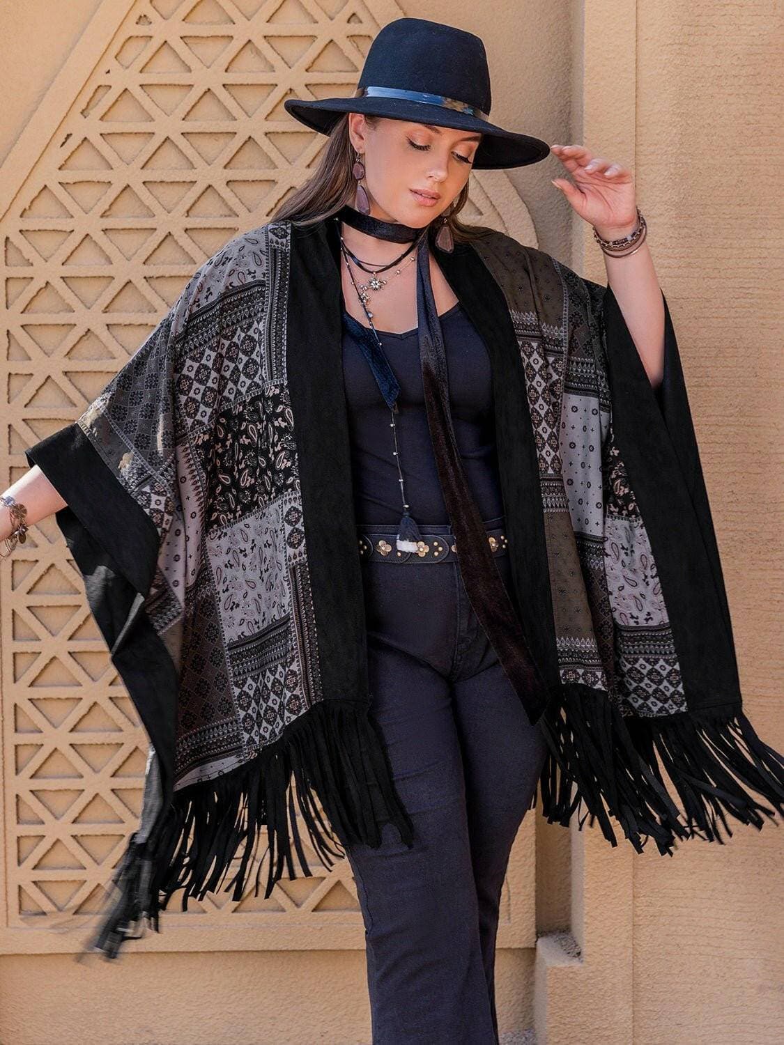 Curvy Chic Printed Fringe Cardigan CoatCurvy Chic Printed Fringe Cardigan Coat
 
 
Elevate Your Style: Step up your fashion game with our Curvy Chic Printed Fringe Cardigan Coat, adding a unique flair to Love Salve Curvy Chic Printed Fringe Cardigan Coatplus