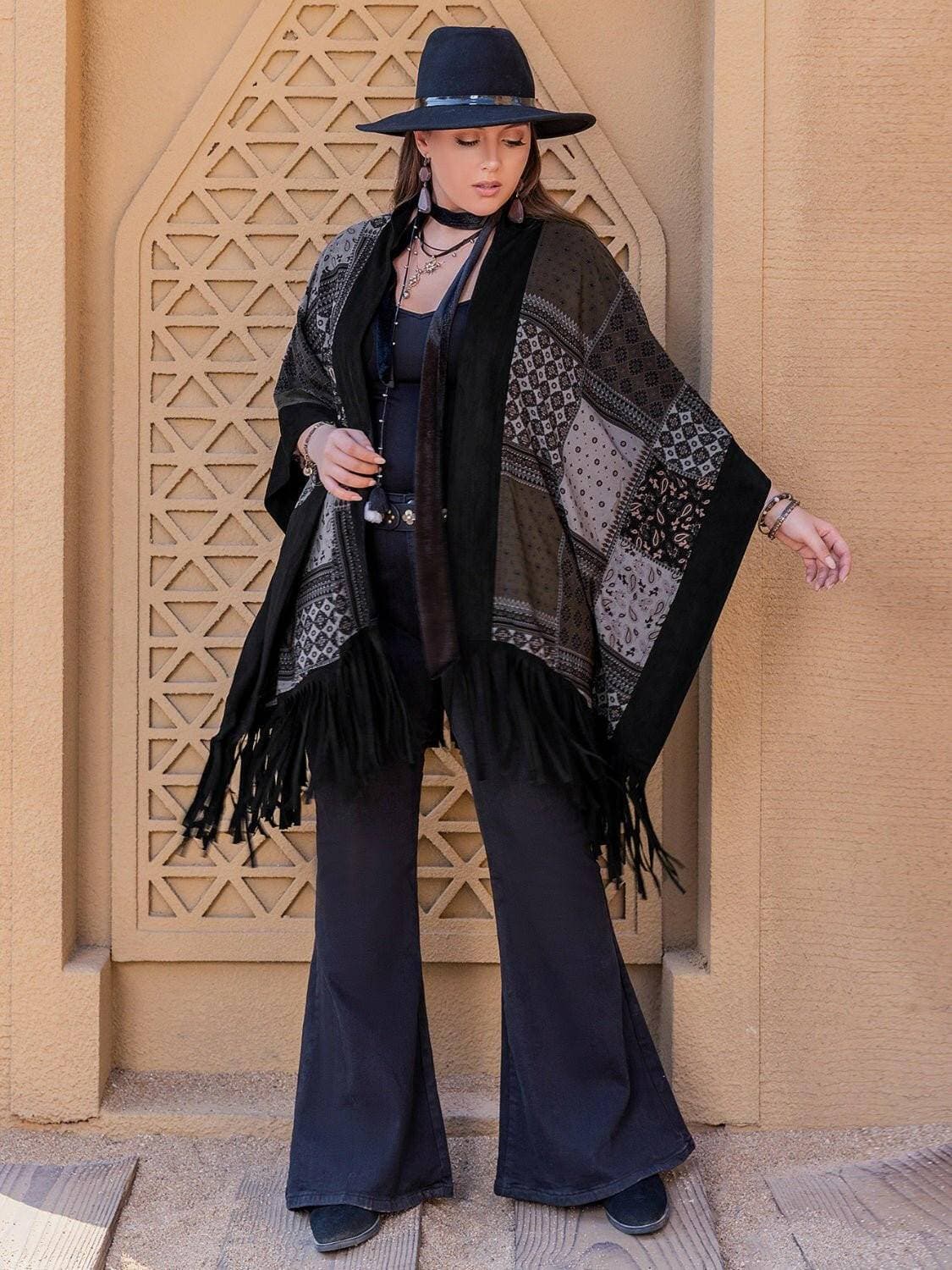 Curvy Chic Printed Fringe Cardigan CoatCurvy Chic Printed Fringe Cardigan Coat
 
 
Elevate Your Style: Step up your fashion game with our Curvy Chic Printed Fringe Cardigan Coat, adding a unique flair to Love Salve Curvy Chic Printed Fringe Cardigan Coatplus