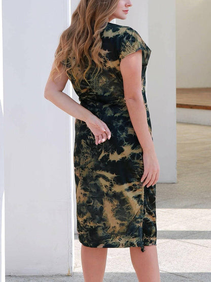 Chic tie-dye cap sleeve dress for plus sizes with round neckline