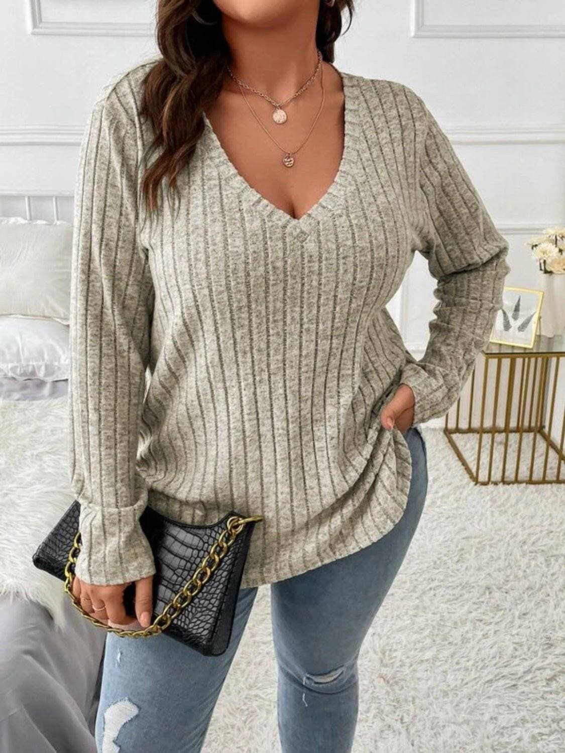 V-Neck Long Sleeve Plus Size TeeUpgrade Your Wardrobe with Our V-Neck Long Sleeve Plus Size Tee
 
 
Basic Style: Elevate your everyday look with this classic V-neck tee.
 
Comfortable Fit: Made witLove Salve -Neck Long Sleeveplus