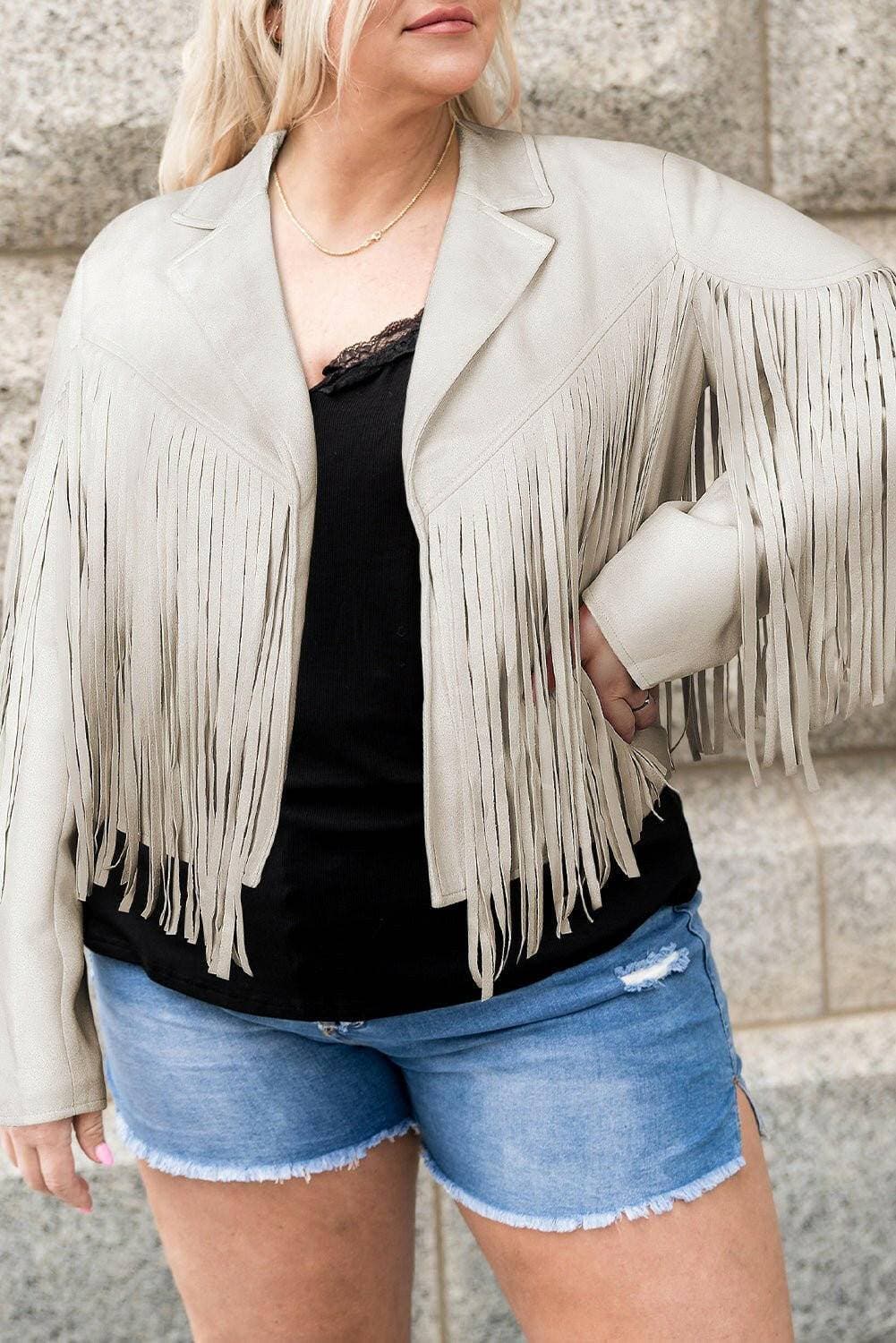 Fringed Plus Size Open JacketUpgrade Your Style with our Fringed Plus Size Open Jacket
 Step out in confidence and style with our Fringed Plus Size Open Jacket. This wardrobe essential is designLove Salve Size Open Jacketplus