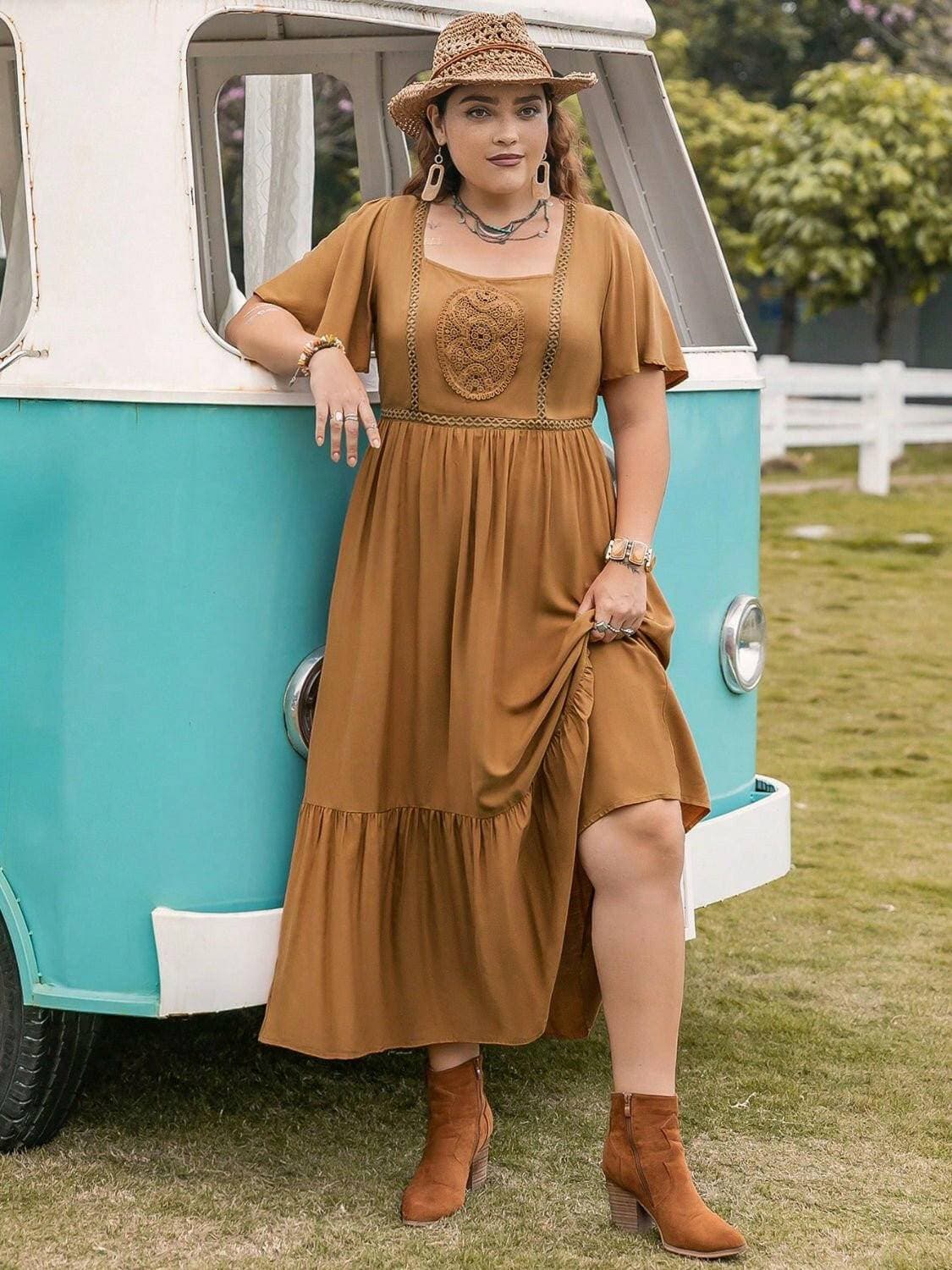 Ruffle Hem Square Neck Plus Size Dress with Short Sleeves