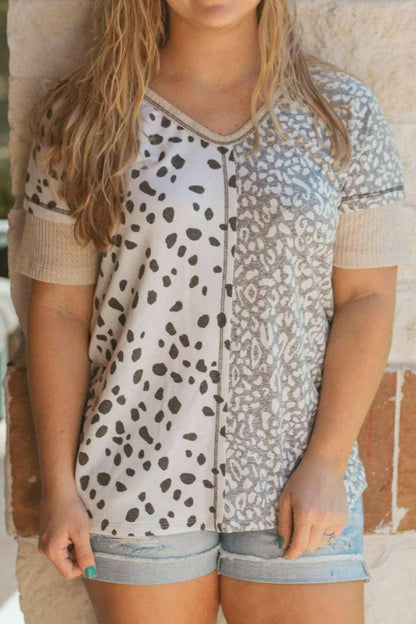 Leopard Print Oversized V-Neck Short Sleeve Tee for Curvy FiguresLeopard Print Oversized V-Neck Short Sleeve Tee for Curvy Figures
 Upgrade your wardrobe with our Leopard Print Oversized V-Neck Tee! Embrace your curves in style wiLove Salve -Neck Short Sleeve Teeplus