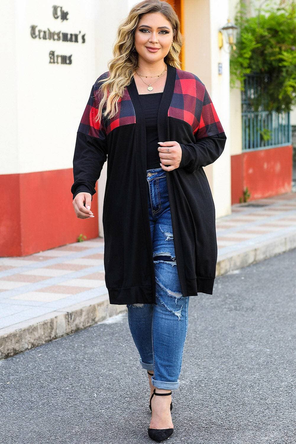 Cozy Oversized Knit Cardigan for Curvy FiguresCozy Oversized Knit Cardigan for Curvy Figures
 Embrace your curves in style with our Cozy Oversized Knit Cardigan tailored for curvy figures. Stay warm and fashionaLove Salve Cozy Oversized Knit Cardiganplus