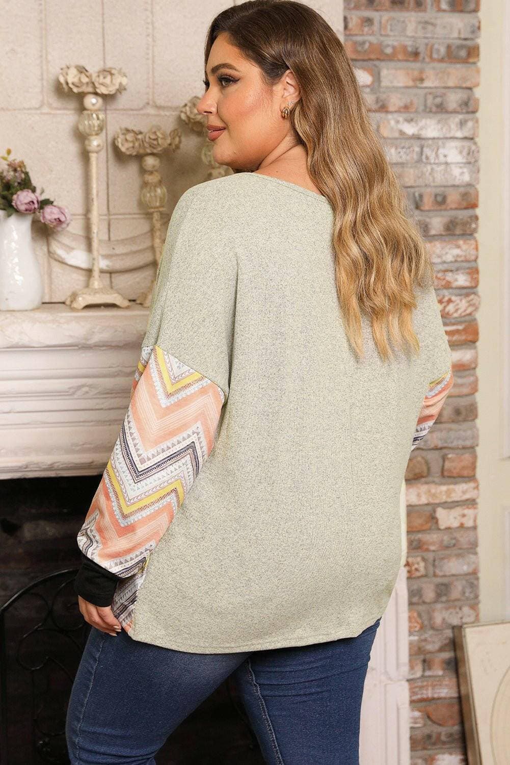 Exposed Seam Print Plus Size Long Sleeve T-Shirt with Unique Sheer ButUpgrade Your Style with our Exposed Seam Print Plus Size Long Sleeve T-Shirt!
 Get ready to stand out with our unique sheer button detail that adds a touch of eleganLove Salve Unique Sheer Button Detailplus