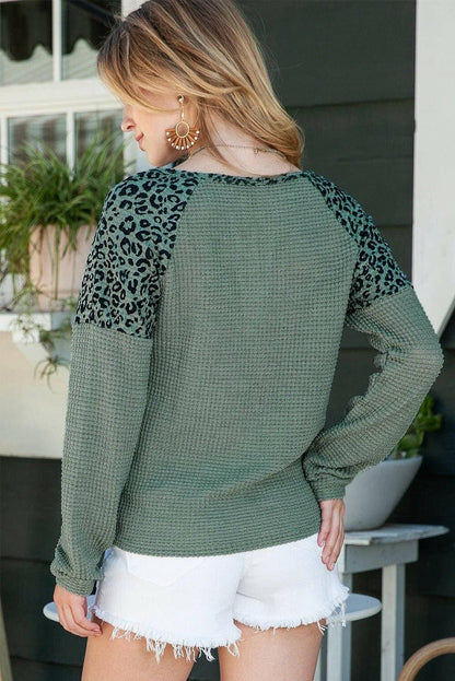 Leopard Print Oversized Waffle-Knit TopLeopard Print Oversized Waffle-Knit Top
 Step into style with confidence in our Leopard Print Oversized Waffle-Knit Top, a must-have piece to effortlessly elevate yoLove Salve Leopard Print Oversized Waffle-Knit Topplus