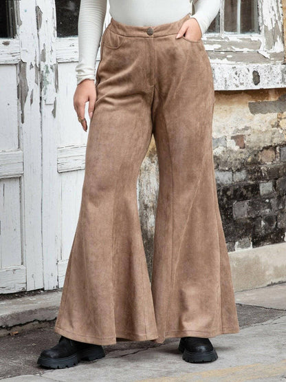 Curvy Fit Flared Trousers with PocketsCurvy Fit Flared Trousers with Pockets
 Upgrade your wardrobe and embrace the perfect blend of fashion and functionality with our Curvy Fit Flared Trousers. DesignedLove Salve Curvy Fit Flared Trousersplus