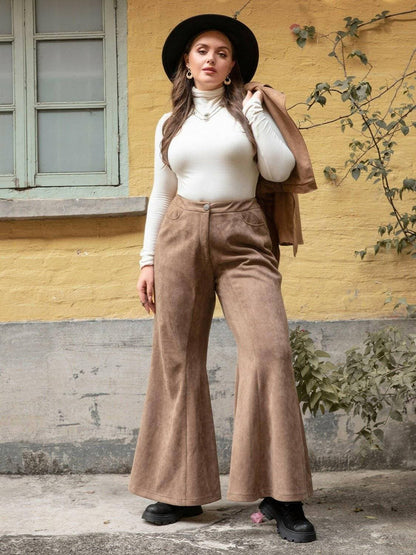 Curvy Fit Flared Trousers with PocketsCurvy Fit Flared Trousers with Pockets
 Upgrade your wardrobe and embrace the perfect blend of fashion and functionality with our Curvy Fit Flared Trousers. DesignedLove Salve Curvy Fit Flared Trousersplus