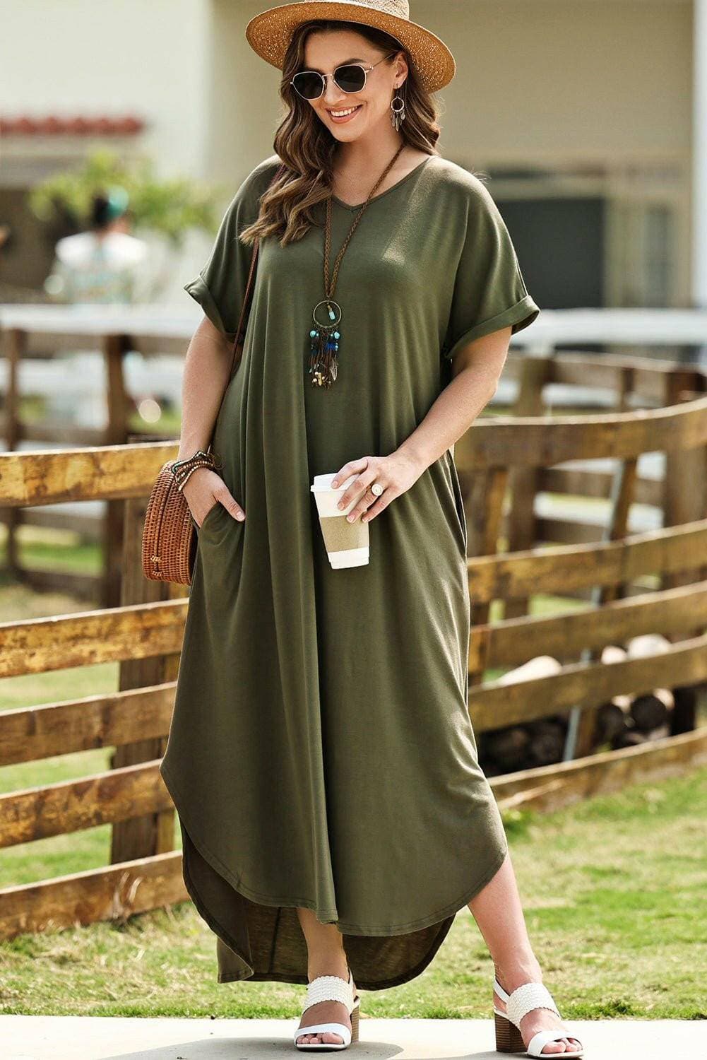 Elegant Plus Size V-Neck Maxi Dress with Short SleevesUpgrade Your Wardrobe with Our Elegant Plus Size V-Neck Maxi Dress
 
 
Style: Chic and sophisticated
 
Features: Convenient pockets for practicality
 
Neckline: FlatLove Salve -Neck Maxi Dressplus