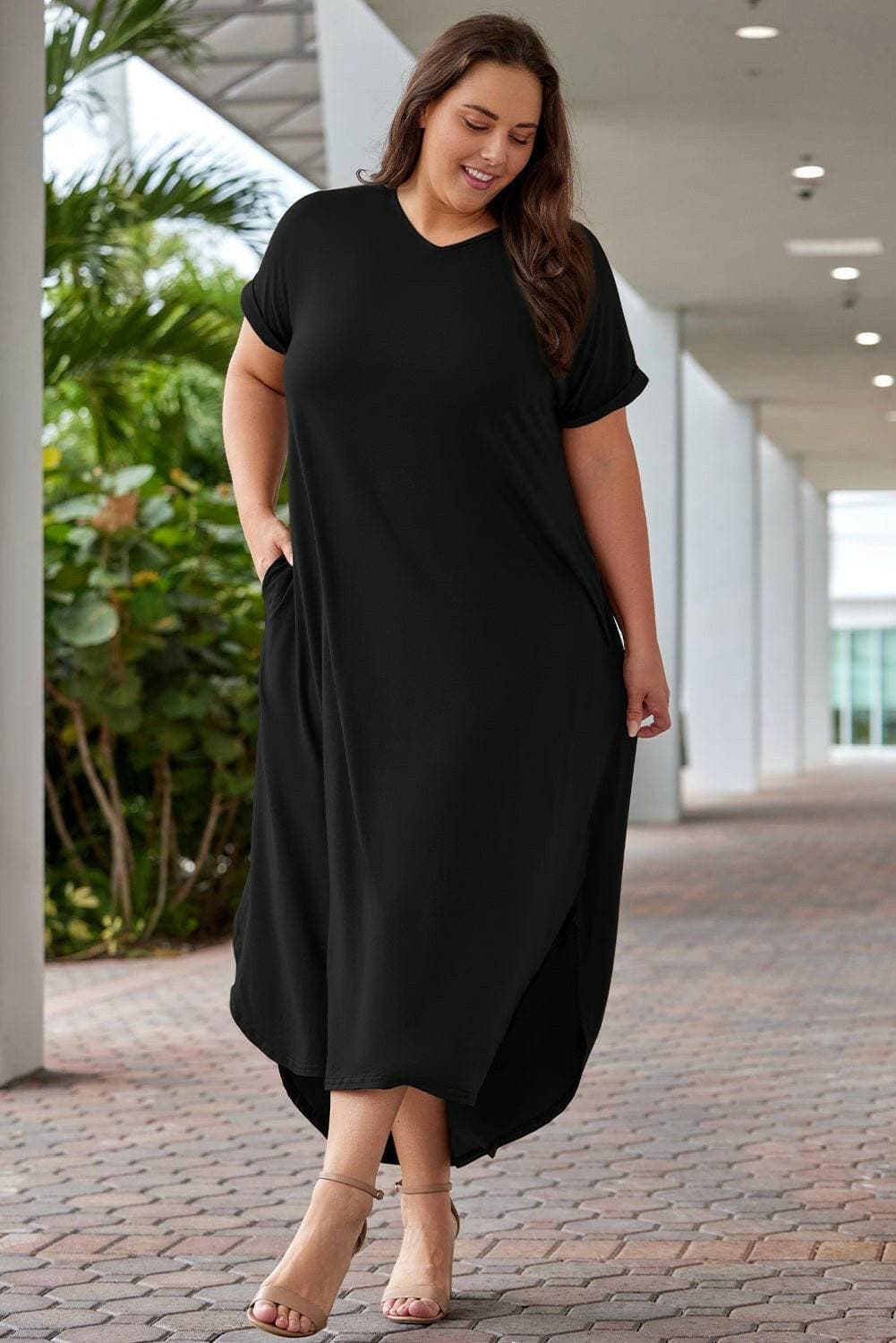 Elegant Plus Size V-Neck Maxi Dress with Short SleevesUpgrade Your Wardrobe with Our Elegant Plus Size V-Neck Maxi Dress
 
 
Style: Chic and sophisticated
 
Features: Convenient pockets for practicality
 
Neckline: FlatLove Salve -Neck Maxi Dressplus