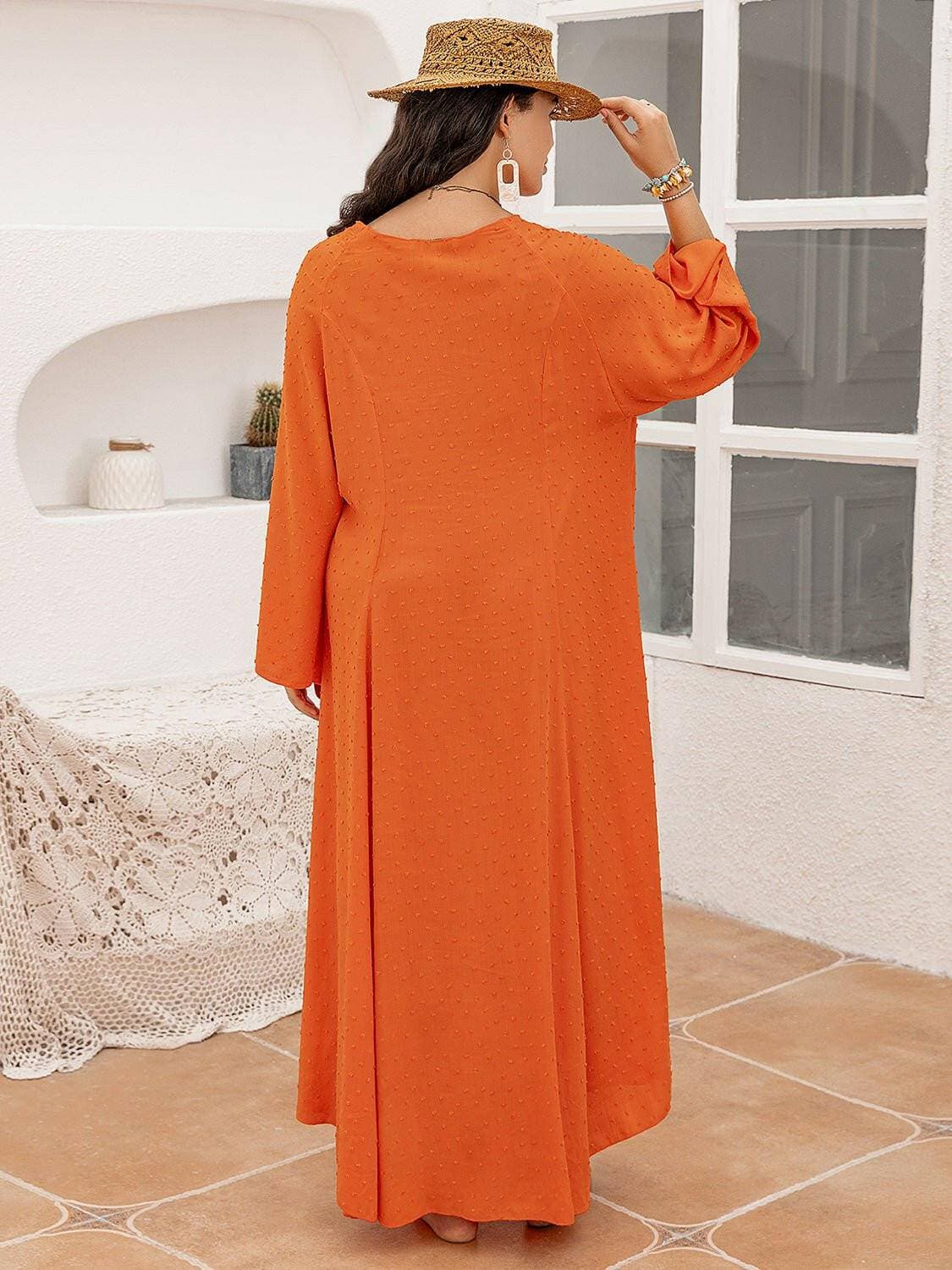 Elegant Plus Size Viscose Tie Neck Dress with SlitElegant Plus Size Viscose Tie Neck Dress with Slit
 Indulge in effortless elegance with our Elegant Plus Size Viscose Tie Neck Dress with Slit. This stunning dress iLove Salve Size Viscose Tie Neck Dressplus