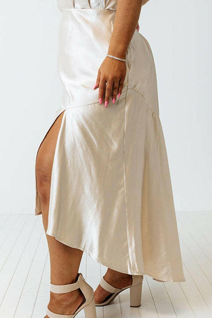 Curvy Chic Slit Ruffled Maxi SkirtExperience Effortless Elegance with our Curvy Chic Slit Ruffled Maxi Skirt
 
 
Flattering Silhouette: Embrace your curves in style with this maxi skirt designed to aLove Salve Curvy Chic Slit Ruffled Maxi Skirtplus