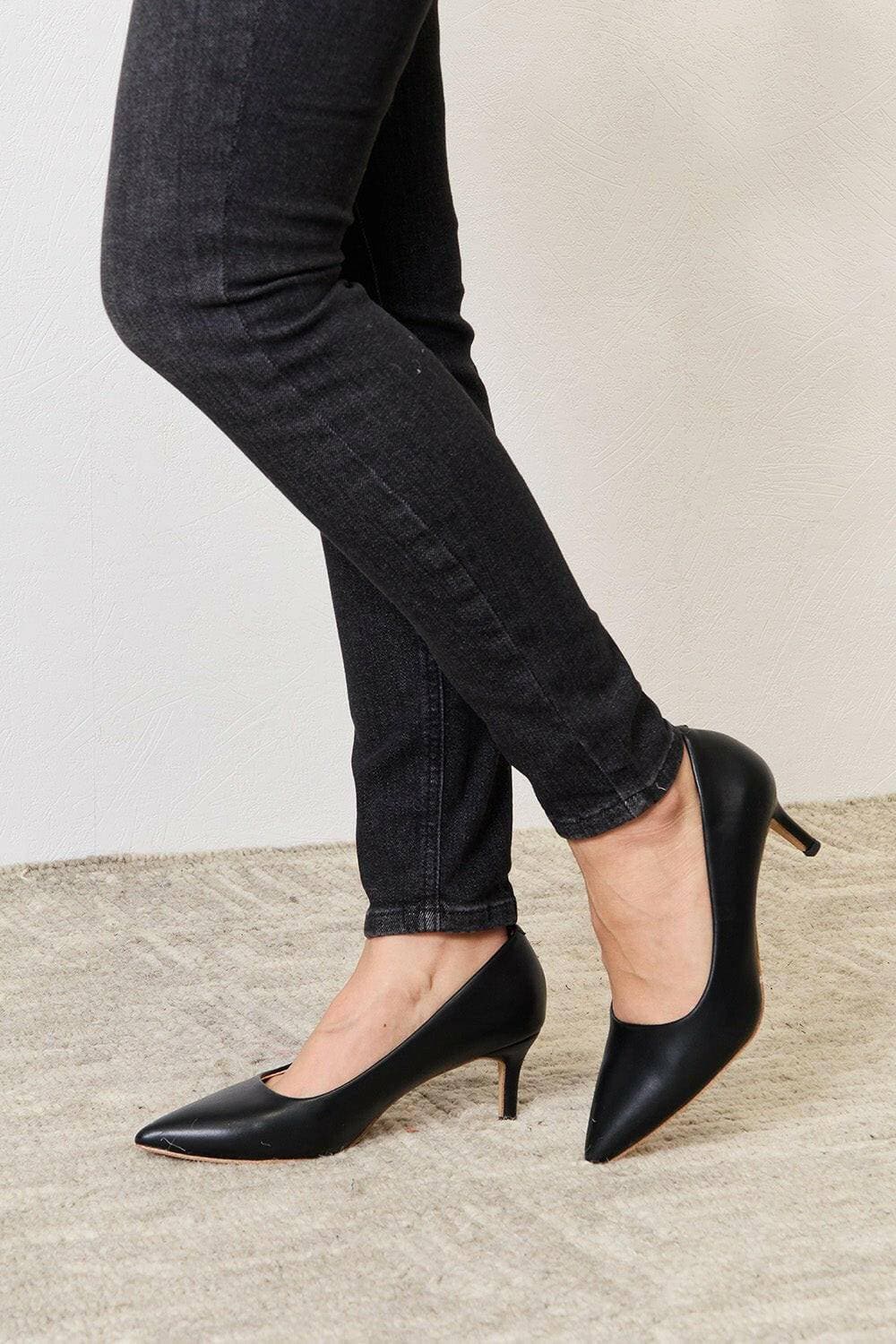 Chic 2" Closed Toe Heels for Timeless EleganceDiscover Timeless Elegance with Our Chic 2" Closed Toe Heels
 Step into sophistication with our Chic 2" Closed Toe Heels, designed for the modern woman who values boLove Salve Chic 2" Closed Toe HeelsShoes