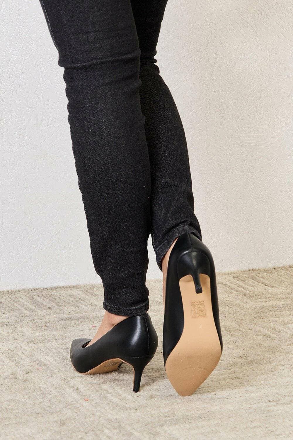 Chic 2" Closed Toe Heels for Timeless EleganceDiscover Timeless Elegance with Our Chic 2" Closed Toe Heels
 Step into sophistication with our Chic 2" Closed Toe Heels, designed for the modern woman who values boLove Salve Chic 2" Closed Toe HeelsShoes