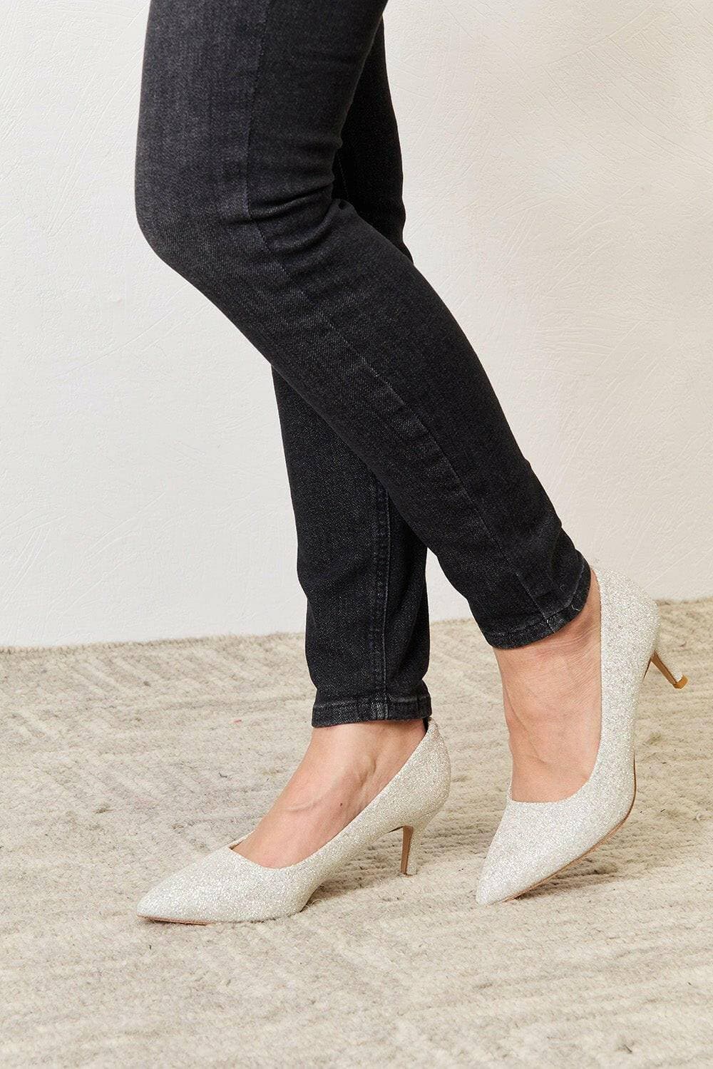 Chic 2" Closed Toe Heels for Timeless EleganceDiscover Timeless Elegance with Our Chic 2" Closed Toe Heels
 Step into sophistication with our Chic 2" Closed Toe Heels, designed for the modern woman who values boLove Salve Chic 2" Closed Toe HeelsShoes