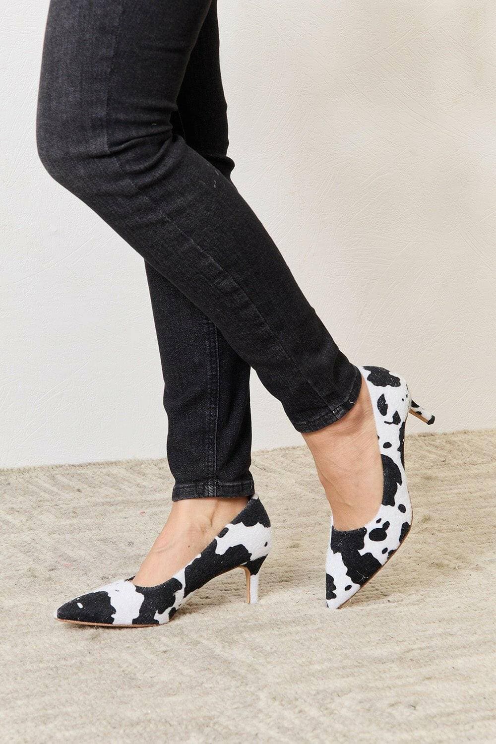 Chic 2" Closed Toe Heels for Timeless EleganceDiscover Timeless Elegance with Our Chic 2" Closed Toe Heels
 Step into sophistication with our Chic 2" Closed Toe Heels, designed for the modern woman who values boLove Salve Chic 2" Closed Toe HeelsShoes