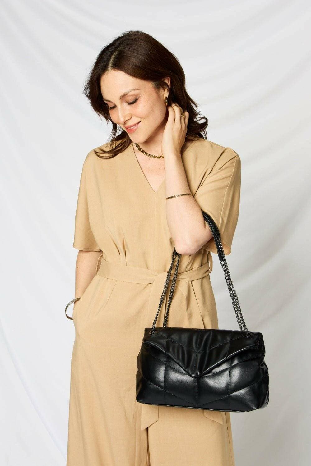 Luxurious Faux Leather Handbag with Chain StrapExperience Elegance and Sustainability
 Luxurious Appeal: Elevate your look with this sophisticated faux leather handbag that exudes luxury and style.
 
 SustainableLove Salve Luxurious Faux Leather HandbagShoes