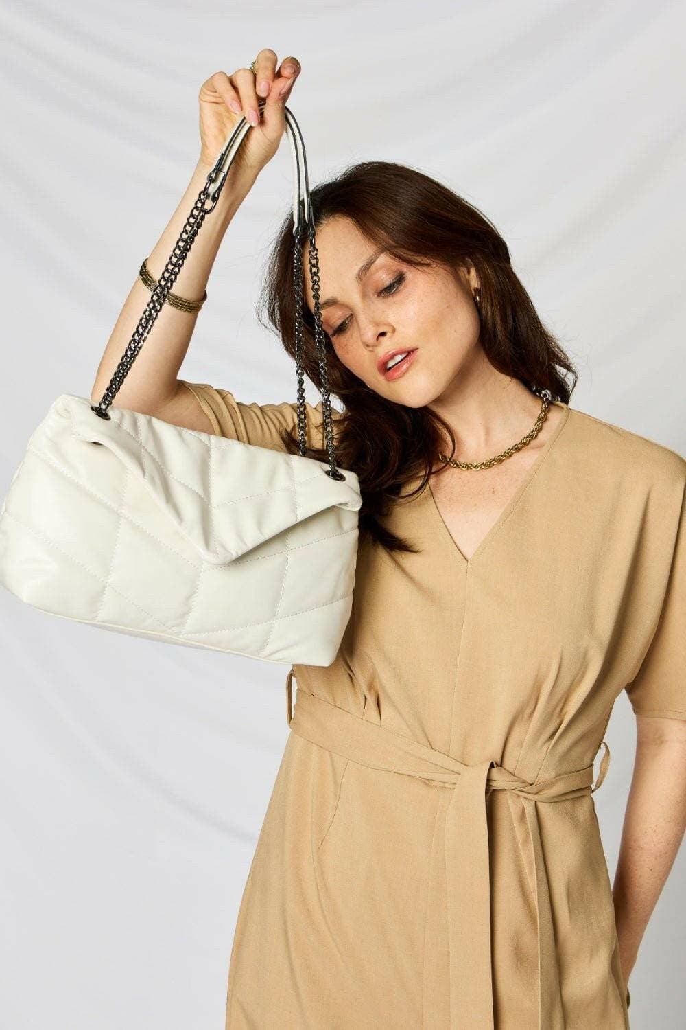 Luxurious Faux Leather Handbag with Chain StrapExperience Elegance and Sustainability
 Luxurious Appeal: Elevate your look with this sophisticated faux leather handbag that exudes luxury and style.
 
 SustainableLove Salve Luxurious Faux Leather HandbagShoes