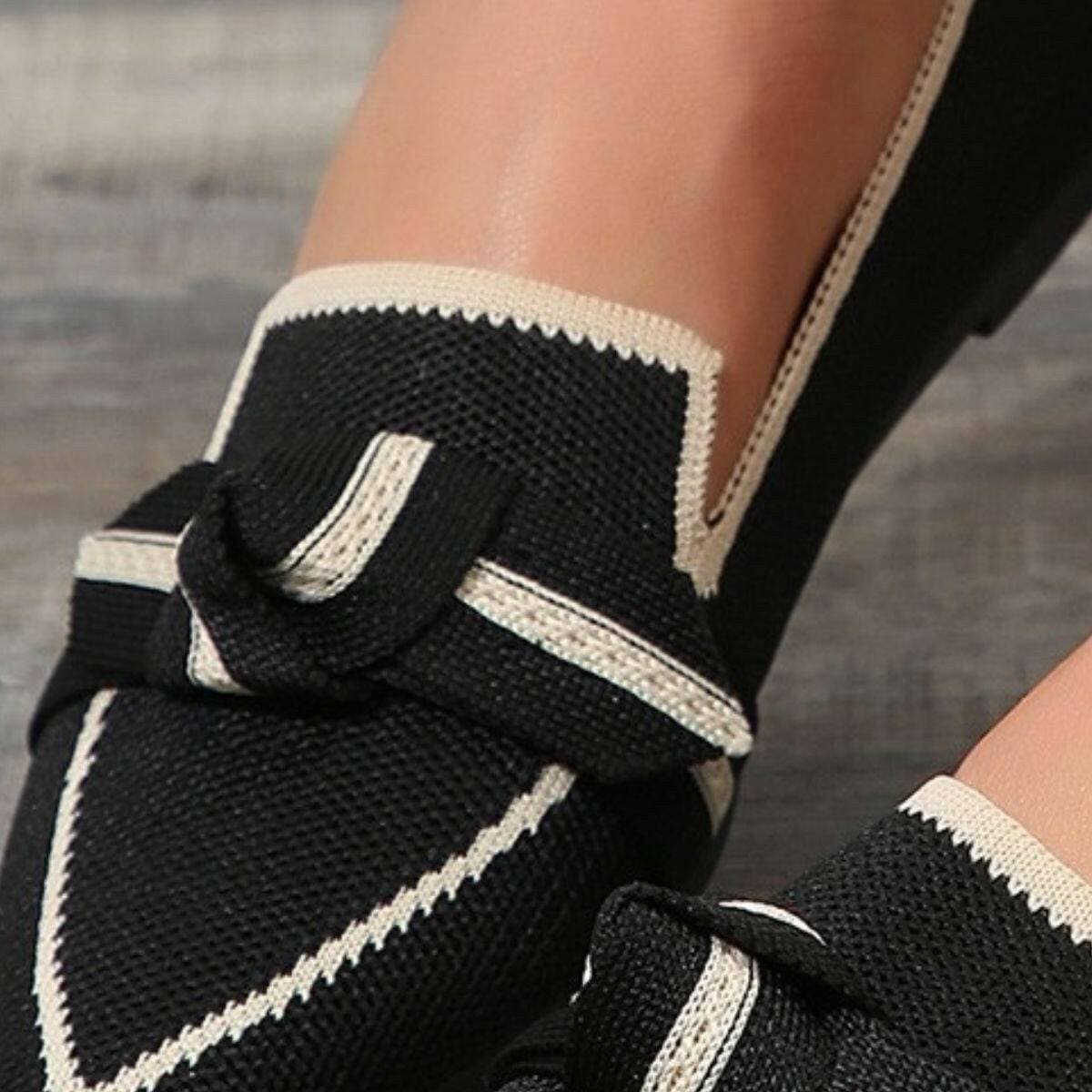 Sophisticated Bow Detail Pointed LoafersSophisticated Bow Detail Pointed Loafers
 Step into sophistication with our Sophisticated Bow Detail Pointed Loafers, the perfect blend of elegance and comfort.
 MaiLove Salve Sophisticated Bow Detail Pointed LoafersShoes