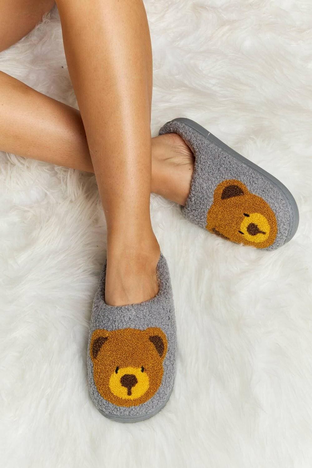 Teddy Bear Print Plush Cozy Slide SlippersExperience Ultimate Comfort in Style
 Indulge in the luxurious feel of our Teddy Bear Print Plush Cozy Slide Slippers. Designed to wrap your feet in pure elegance, tLove Salve Teddy Bear Print Plush Cozy Slide SlippersShoes