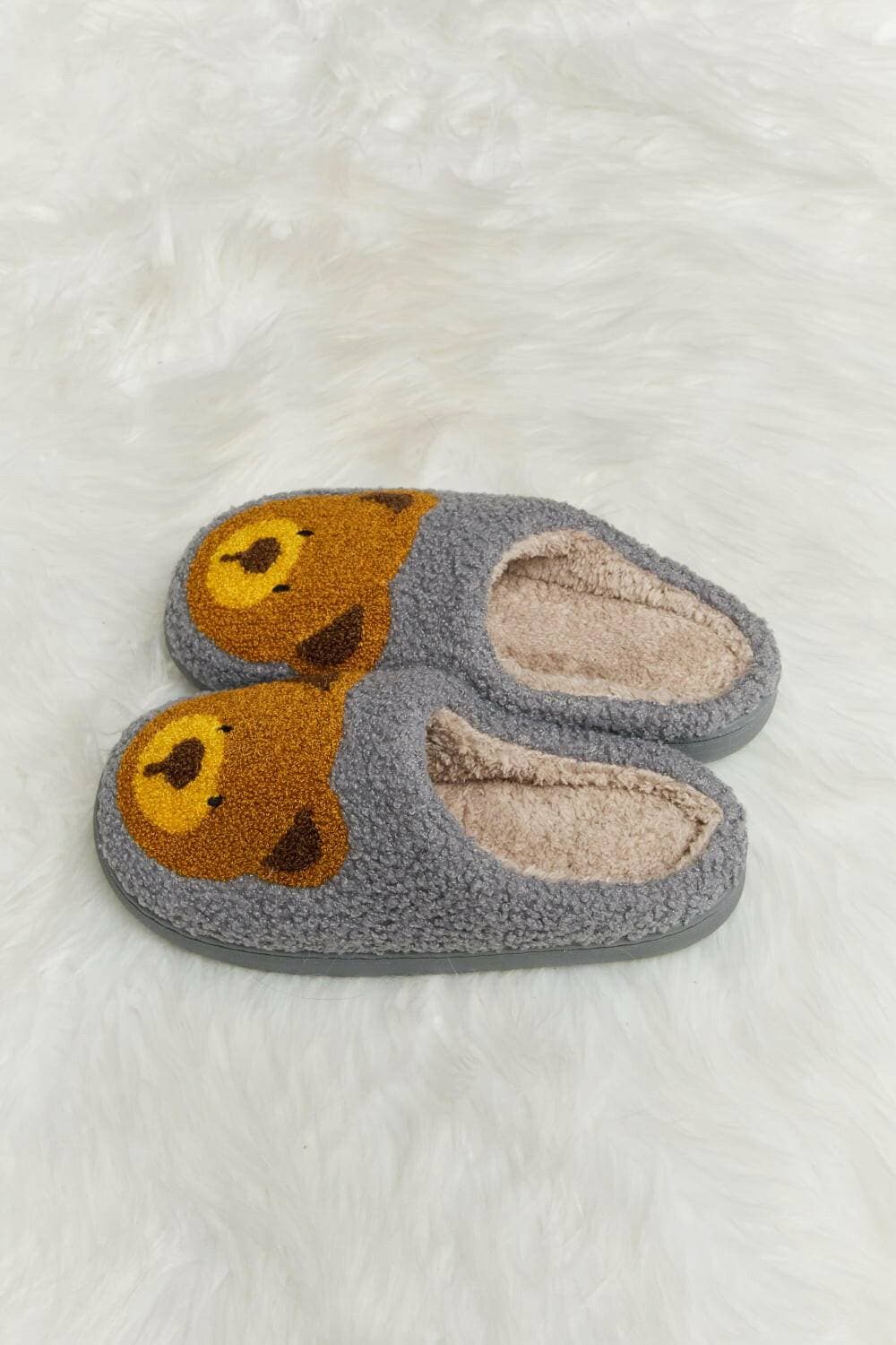 Teddy Bear Print Plush Cozy Slide SlippersExperience Ultimate Comfort in Style
 Indulge in the luxurious feel of our Teddy Bear Print Plush Cozy Slide Slippers. Designed to wrap your feet in pure elegance, tLove Salve Teddy Bear Print Plush Cozy Slide SlippersShoes