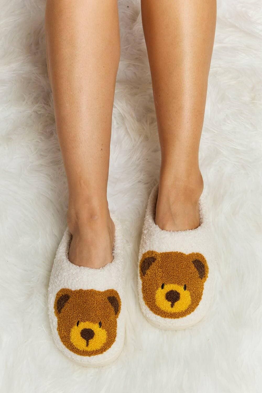 Teddy Bear Print Plush Cozy Slide SlippersExperience Ultimate Comfort in Style
 Indulge in the luxurious feel of our Teddy Bear Print Plush Cozy Slide Slippers. Designed to wrap your feet in pure elegance, tLove Salve Teddy Bear Print Plush Cozy Slide SlippersShoes