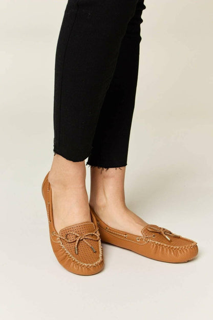 Elegant Bow Embellished Flat Loafers in Faux LeatherStep into Elegance
 Enhance your outfit effortlessly with these Elegant Bow Embellished Flat Loafers in high-quality faux leather. Designed to provide a sophisticateLove Salve Elegant Bow Embellished Flat LoafersShoes