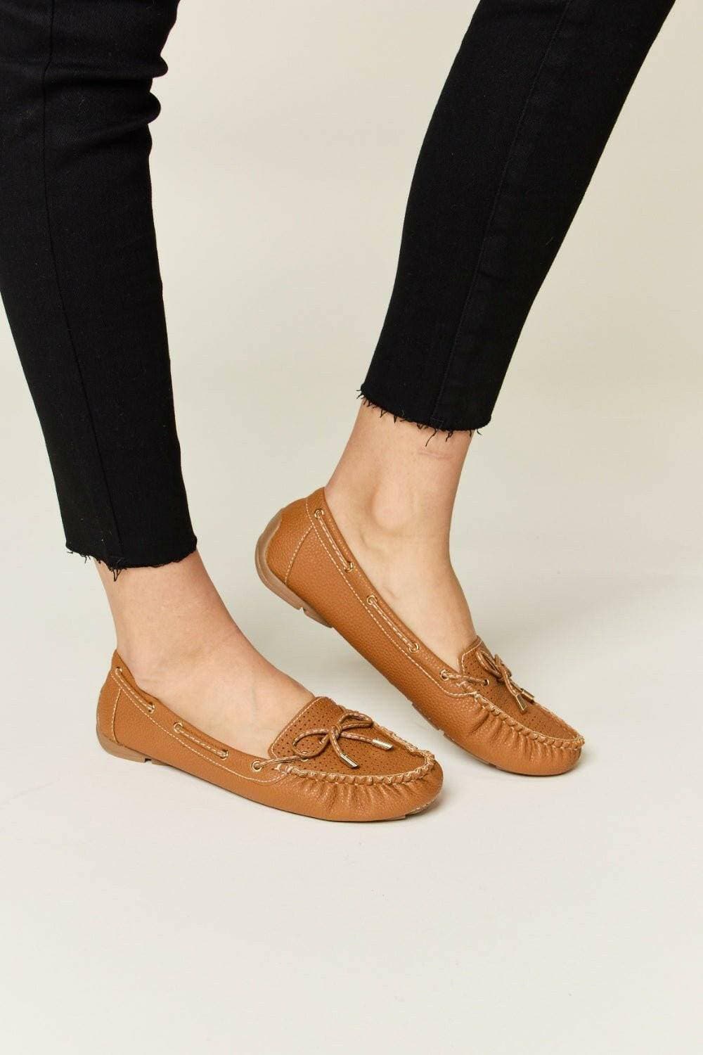 Elegant Bow Embellished Flat Loafers in Faux LeatherStep into Elegance
 Enhance your outfit effortlessly with these Elegant Bow Embellished Flat Loafers in high-quality faux leather. Designed to provide a sophisticateLove Salve Elegant Bow Embellished Flat LoafersShoes