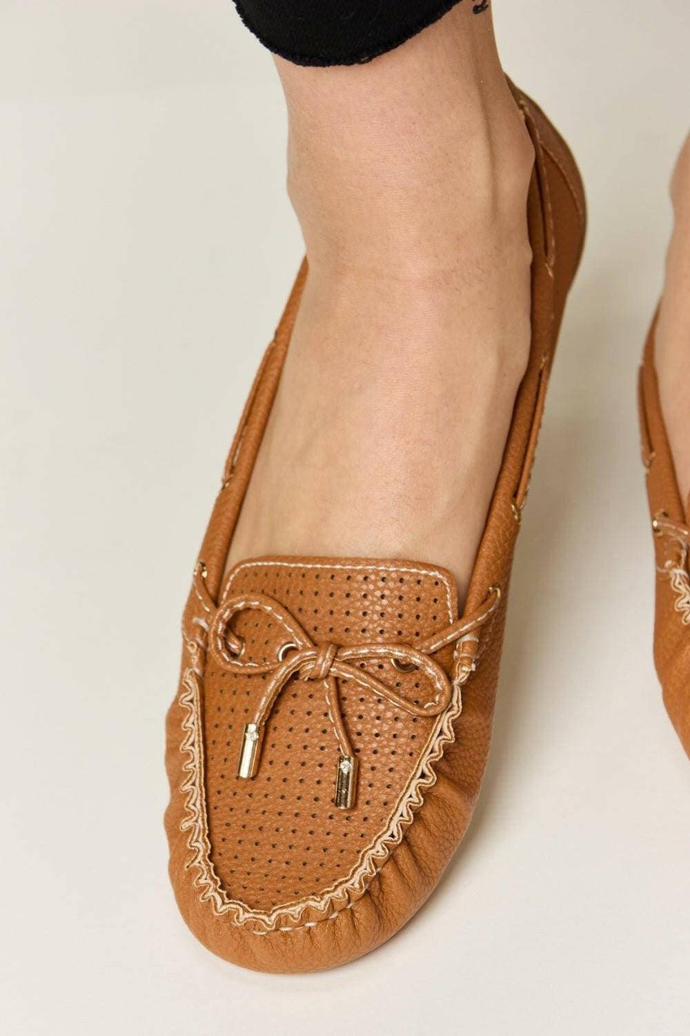 Elegant Bow Embellished Flat Loafers in Faux LeatherStep into Elegance
 Enhance your outfit effortlessly with these Elegant Bow Embellished Flat Loafers in high-quality faux leather. Designed to provide a sophisticateLove Salve Elegant Bow Embellished Flat LoafersShoes