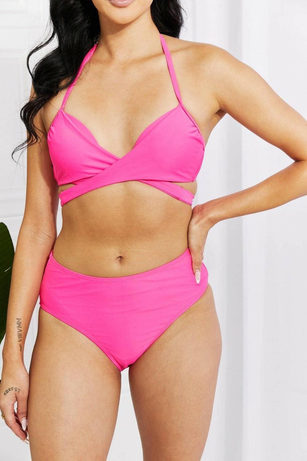 Pinkes Twist-Bikini-Set mit doppeltem Riemendetail für Sommerspaß