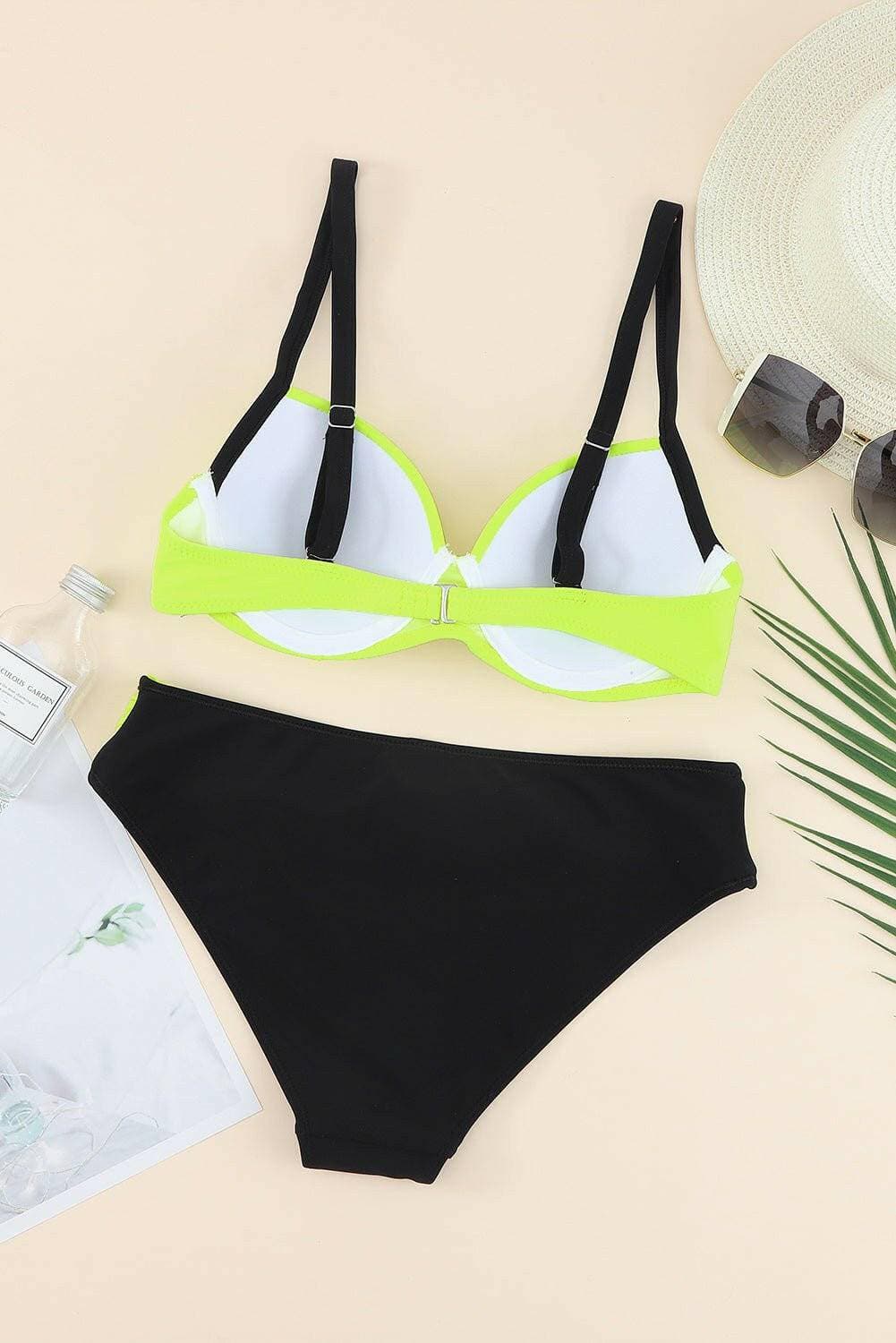 Sleek Contrast Sweetheart Neck Bikini ComboStand out in Style
 
 
Chic Design: Make a statement with the sleek contrast detailing and flattering sweetheart neckline of this bikini combo.
 
Comfortable Fit: EnLove Salve Sleek Contrast Sweetheart Neck Bikini Comboswimwear