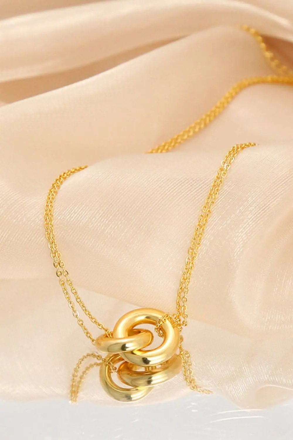 Linked ring pendant chain necklace - Love Salve 