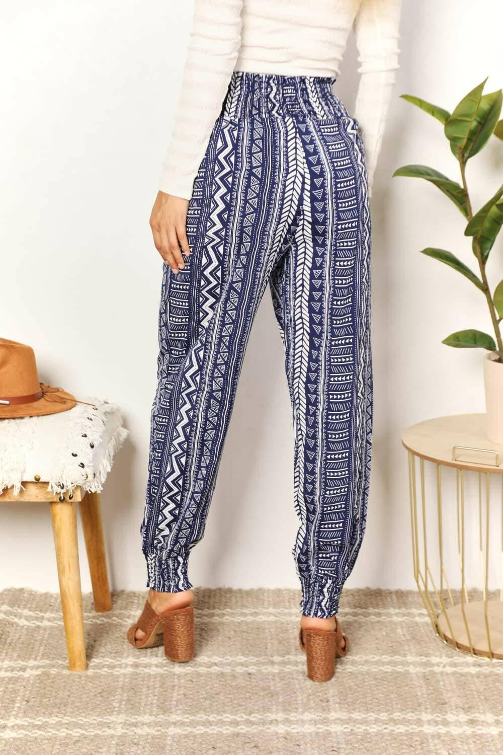 Geometric Print Tassel Embellished High-Rise TrousersGeometric Print Tassel Embellished High-Rise Trousers
 Make a Statement with our Geometric Print Tassel Embellished High-Rise Trousers. Perfect for fashion-forward iLove Salve Geometric Print Tassel Embellished High-Rise TrousersTIKTOK