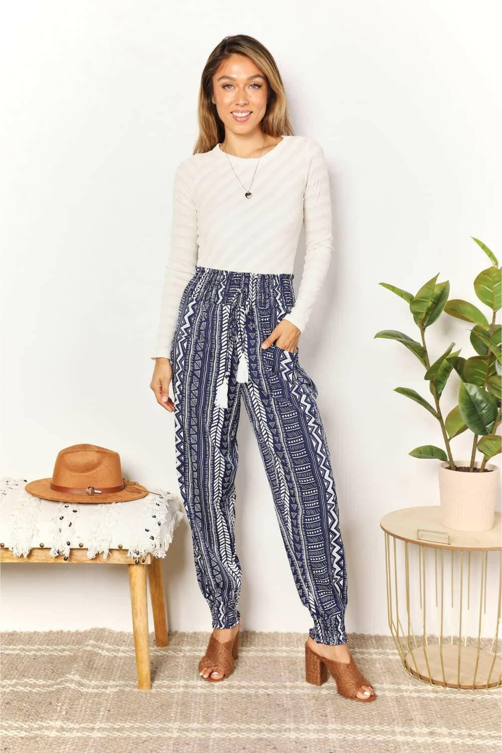 Geometric Print Tassel Embellished High-Rise TrousersGeometric Print Tassel Embellished High-Rise Trousers
 Make a Statement with our Geometric Print Tassel Embellished High-Rise Trousers. Perfect for fashion-forward iLove Salve Geometric Print Tassel Embellished High-Rise TrousersTIKTOK