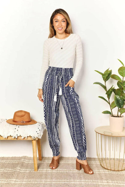 Geometric Print Tassel Embellished High-Rise TrousersGeometric Print Tassel Embellished High-Rise Trousers
 Make a Statement with our Geometric Print Tassel Embellished High-Rise Trousers. Perfect for fashion-forward iLove Salve Geometric Print Tassel Embellished High-Rise TrousersTIKTOK