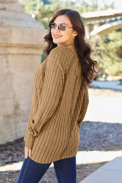 Cozy Ribbed Knit Top with Round Neck and Long SleevesCozy Ribbed Knit Top with Round Neck and Long Sleeves
 Indulge in the perfect blend of comfort and style with our Cozy Ribbed Knit Top. This versatile essential is dLove Salve Cozy Ribbed Knit TopTIKTOK