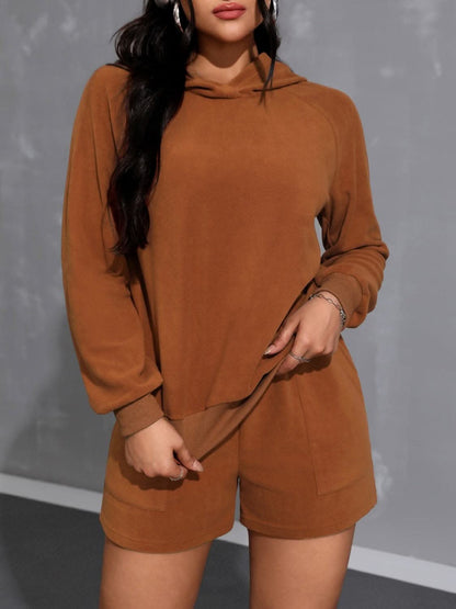 Cozy hoodie and shorts set with pockets - Love Salve 